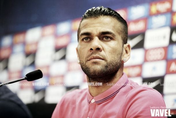 Barcelona: Daniel Alves «perto de assinar por outro clube» Barcelona: Daniel Alves «perto de assinar por outro clube»