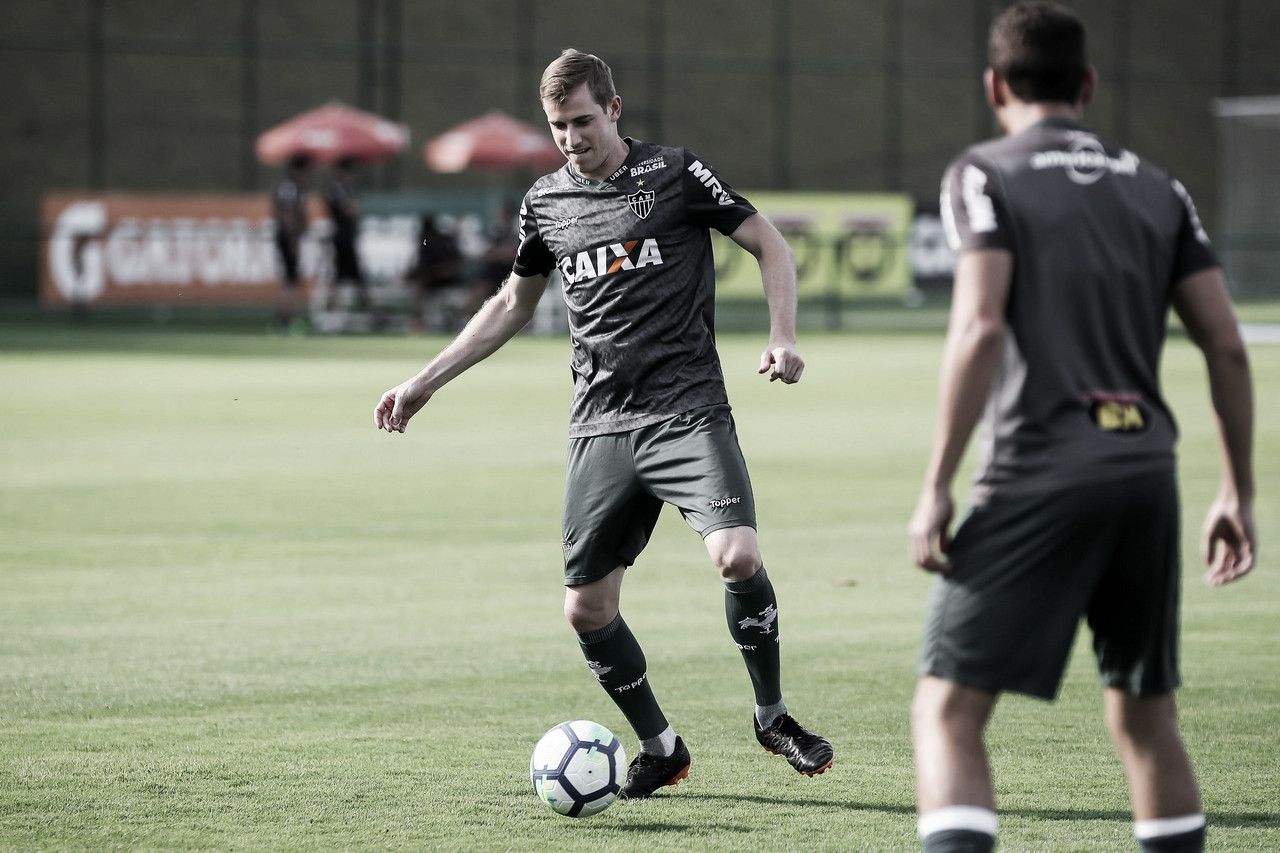 Adilson aposta em um bom 2019 pelo Atlético-MG e nega conversa com o Cruzeiro Adilson aposta em um bom 2019 pelo Atlético-MG e nega conversa com o Cruzeiro