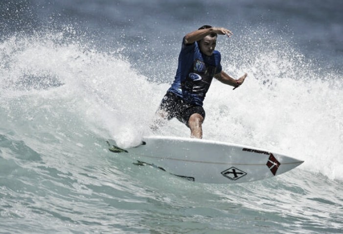 Dez surfistas brasileiros seguem na busca pelo título da etapa australiana de Newcastle