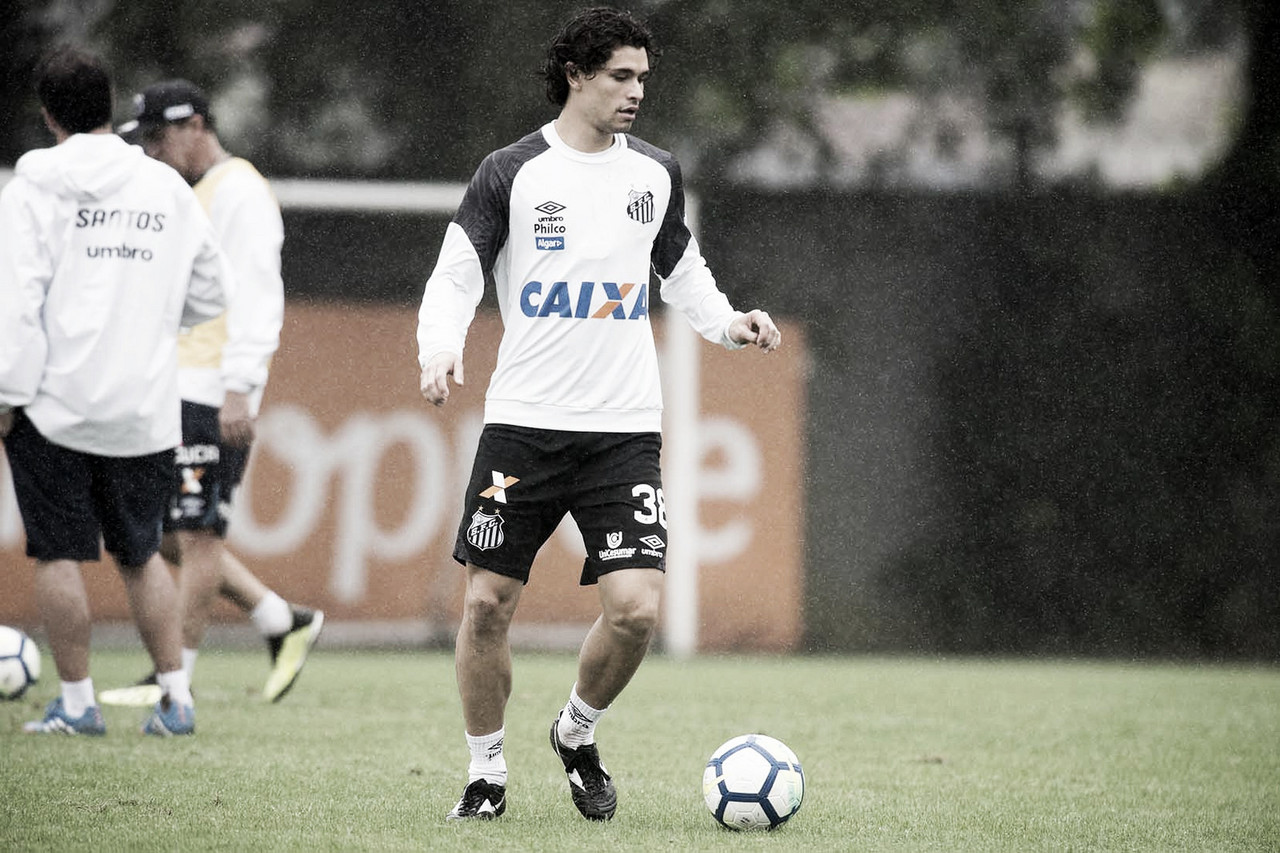 Cruzeiro oficializa contrato por empréstimo com lateral-esquerdo Dodô