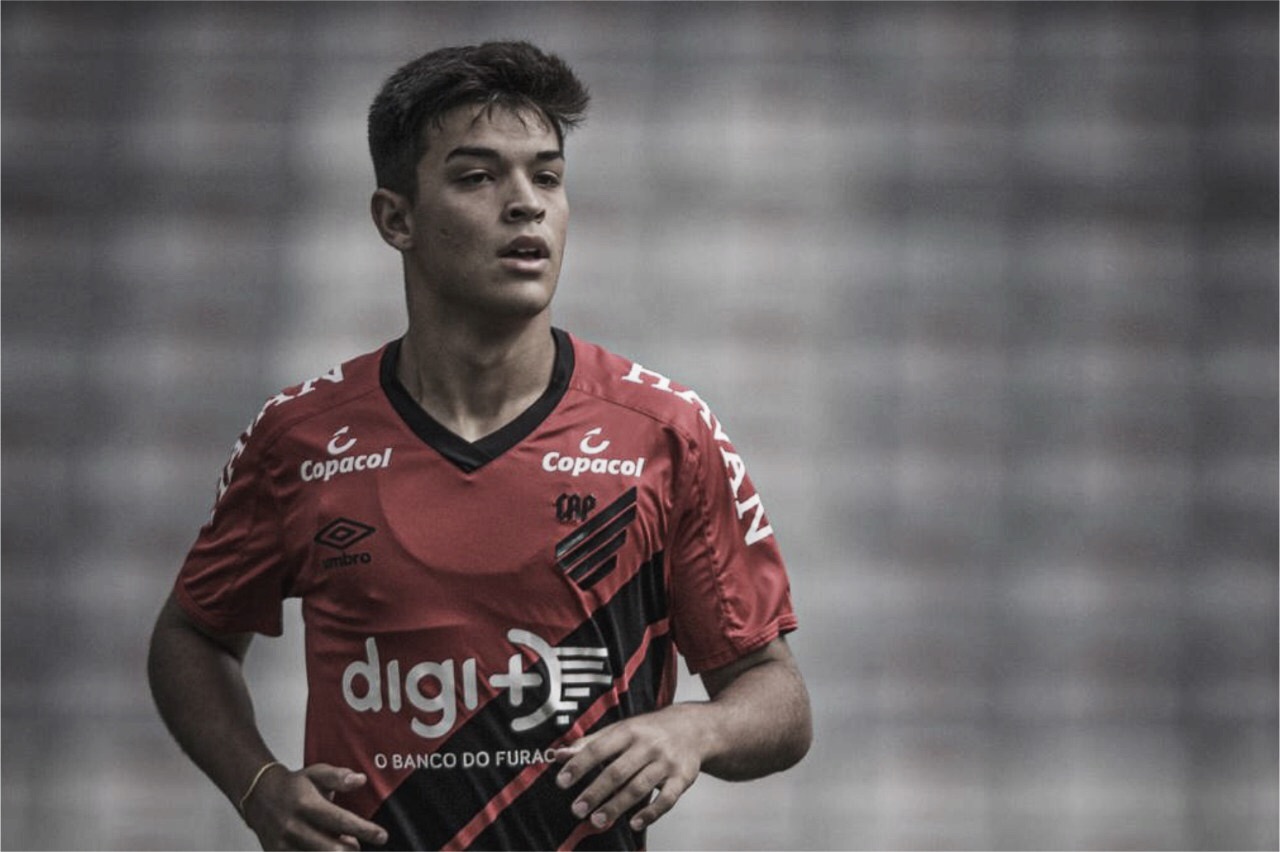 Semifinalista do Brasileirão sub-20, zagueiro Vialle quer Athletico focado contra o Flamengo