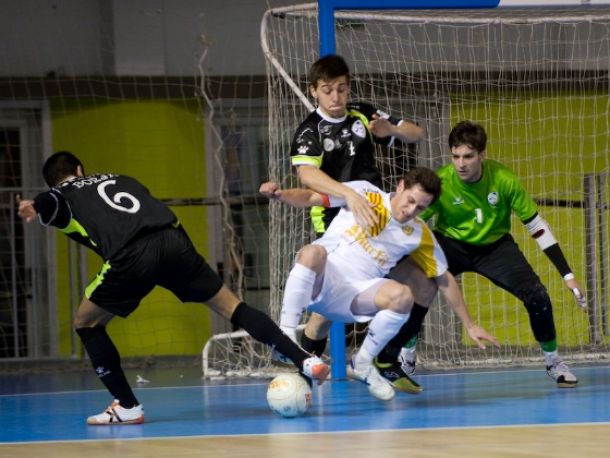 Marfil Santa Coloma no le da tregua a Santiago Futsal