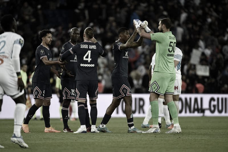 Em rodada de clássicos, PSG supera Olympique de Marseille e se aproxima do título francês