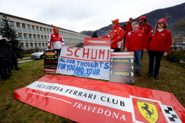 Schumacher, tifosi Ferrari sotto l'ospedale per il suo compleanno
