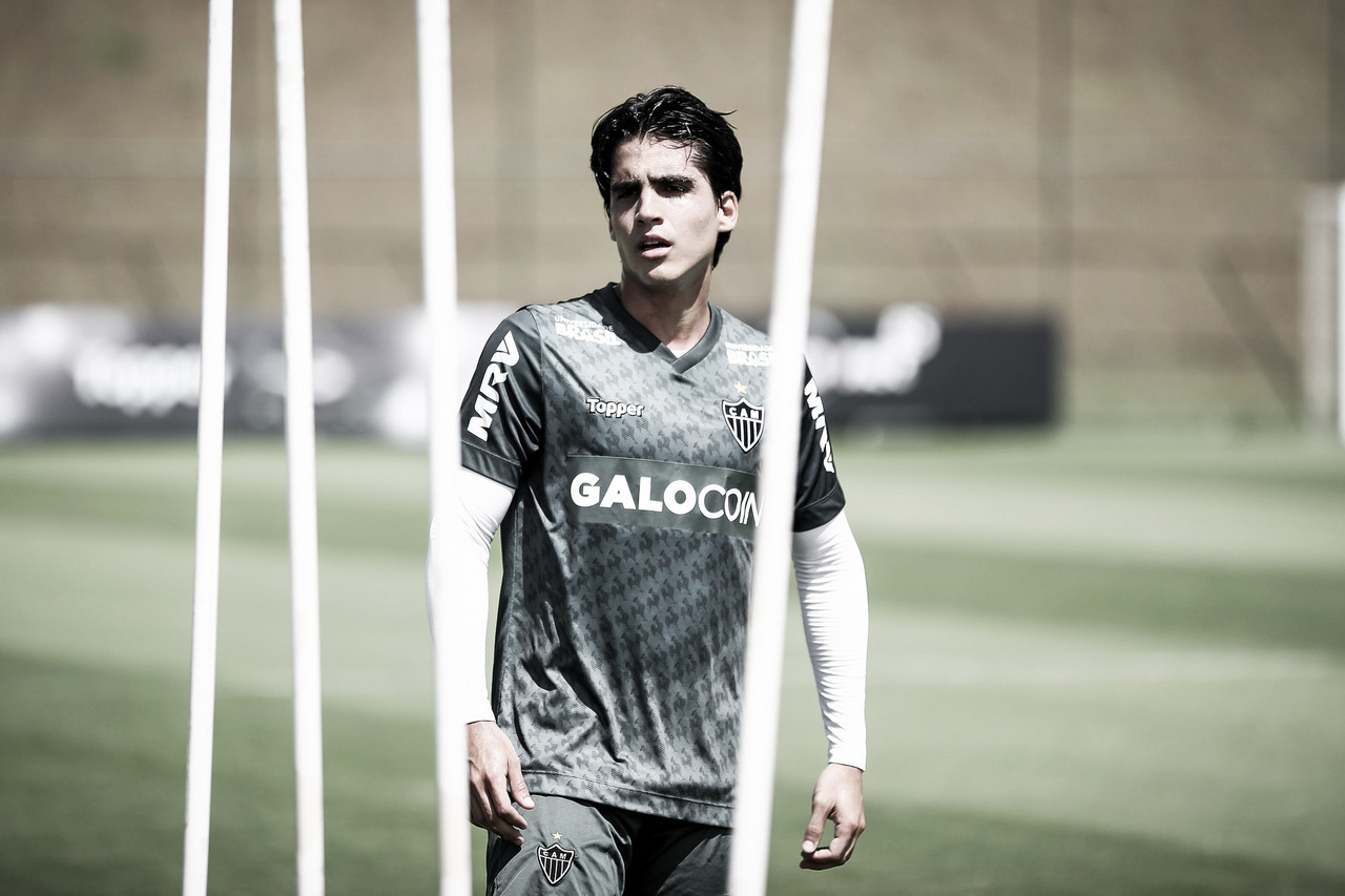 Após lesão, Gustavo Blanco volta treinar com bola no Atlético-MG Após lesão, Gustavo Blanco volta treinar com bola no Atlético-MG