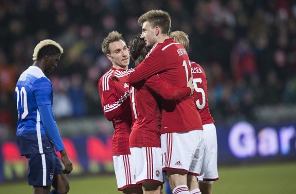 VIDEO Tre volte Bendtner, la Danimarca supera gli USA