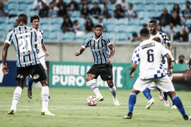 Grêmio passa fácil pelo São José em noite de estreia de Tardelli