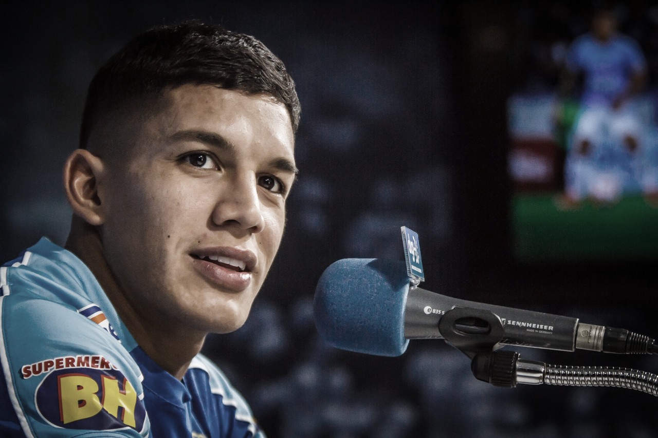 Lucas Romero vibra ao ser quarto jogador estrangeiro que mais jogou pelo Cruzeiro: "Orgulho"