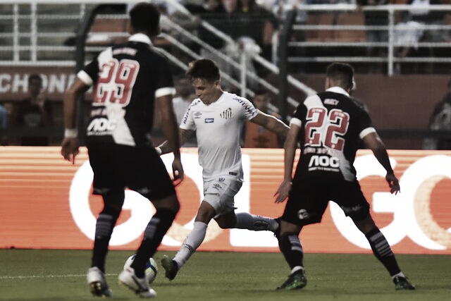 Santos passeia em campo e vence Vasco com facilidade no Pacaembu