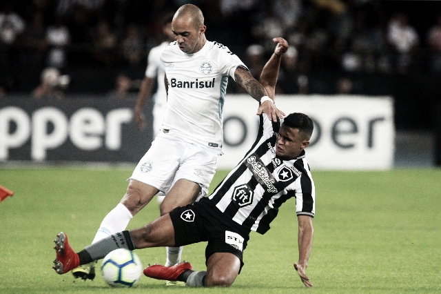 No primeiro jogo após eliminação da Libertadores, Grêmio recebe Botafogo No primeiro jogo após eliminação da Libertadores, Grêmio recebe Botafogo