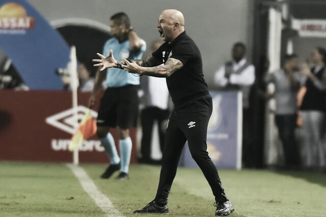 Sampaoli exalta vontade da equipe ao vencer o clássico: "Manteve a intensidade" Sampaoli exalta vontade da equipe ao vencer o clássico: "Manteve a intensidade"