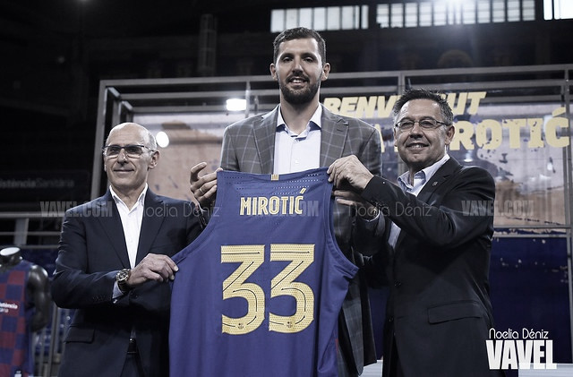 Mirotić, presentado como nuevo jugador del Barça
