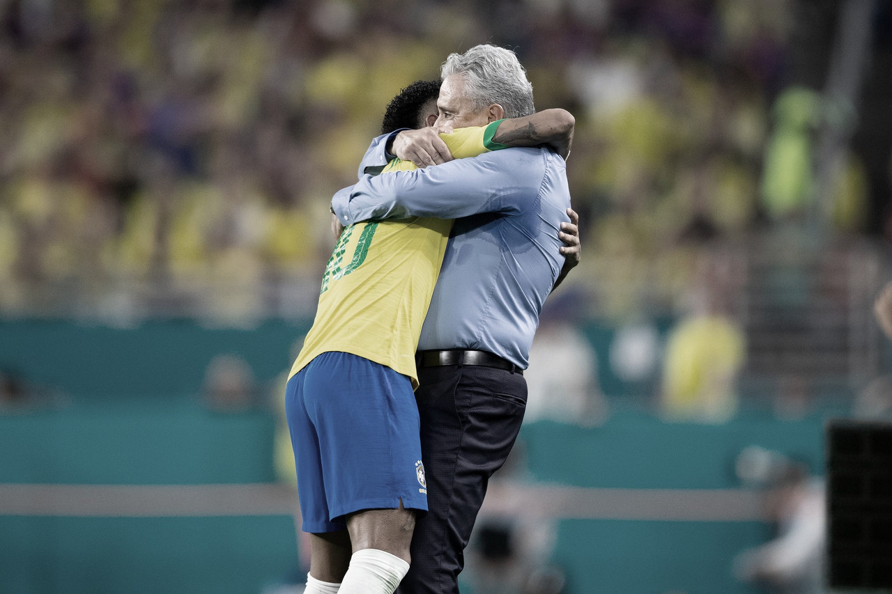 Tite destaca
fase de Neymar no Barcelona e não o considera insubstituível na Seleção Tite destaca
fase de Neymar no Barcelona e não o considera insubstituível na Seleção