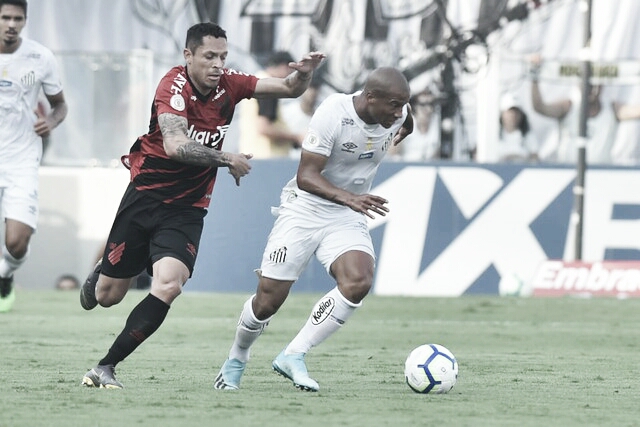 Sánchez marca de pênalti, e Santos busca empate contra reservas do Athletico-PR Sánchez marca de pênalti, e Santos busca empate contra reservas do Athletico-PR