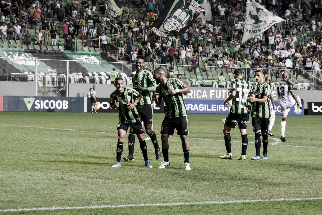 Para igualar série invicta, América-MG mede forças com Brasil de Pelotas Para igualar série invicta, América-MG mede forças com Brasil de Pelotas