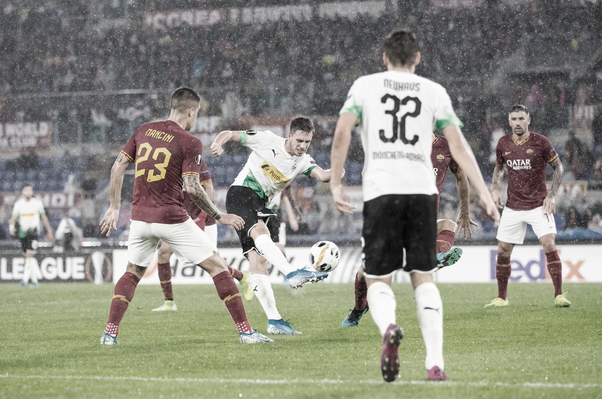 M'Gladbach marca nos acréscimos e garante empate contra Roma na Europa League