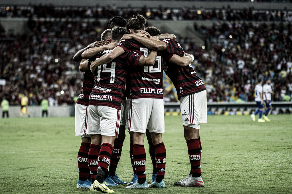 Com placar magro, Flamengo bate CSA em partida tensa no Maracanã