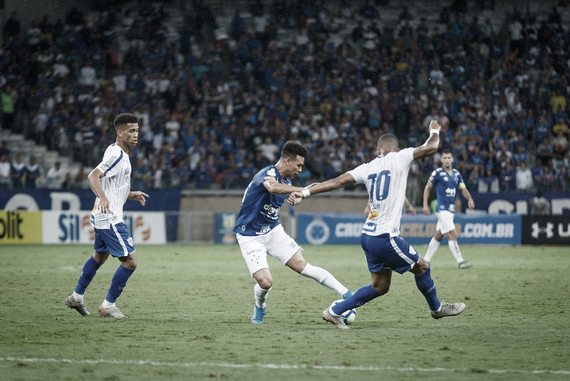 Para espantar a crise: Cruzeiro e Avaí jogam pressionados por má fase na Série B Para espantar a crise: Cruzeiro e Avaí jogam pressionados por má fase na Série B