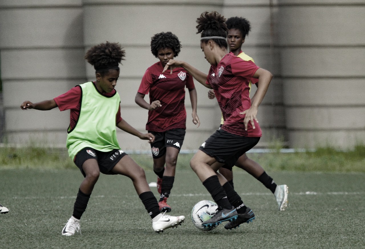 Em preparação para retorno do Brasileirão, Vitória quita dívida com futebol feminino Em preparação para retorno do Brasileirão, Vitória quita dívida com futebol feminino