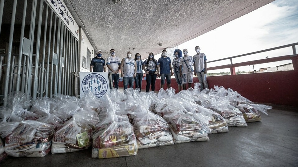 CSA distribui cestas básicas para ambulantes do Estádio Rei Pelé