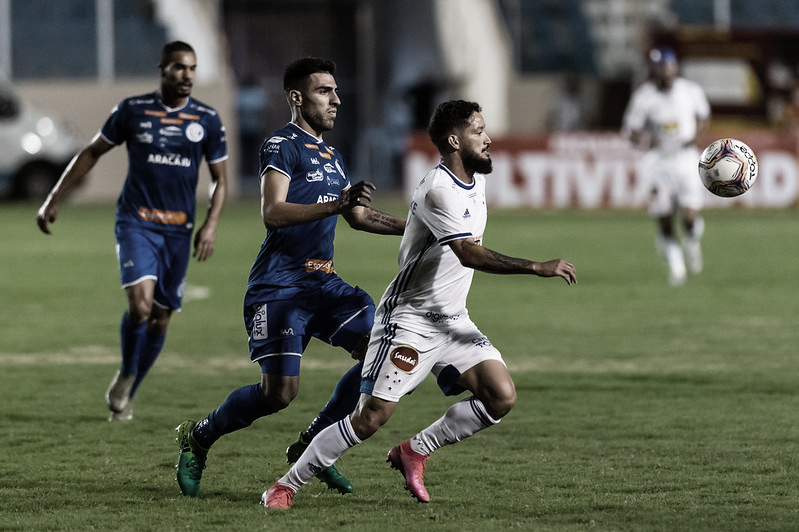 Em jogo fraco taticamente e com pênalti desperdiçado, Confiança e Cruzeiro ficam no empate Em jogo fraco taticamente e com pênalti desperdiçado, Confiança e Cruzeiro ficam no empate