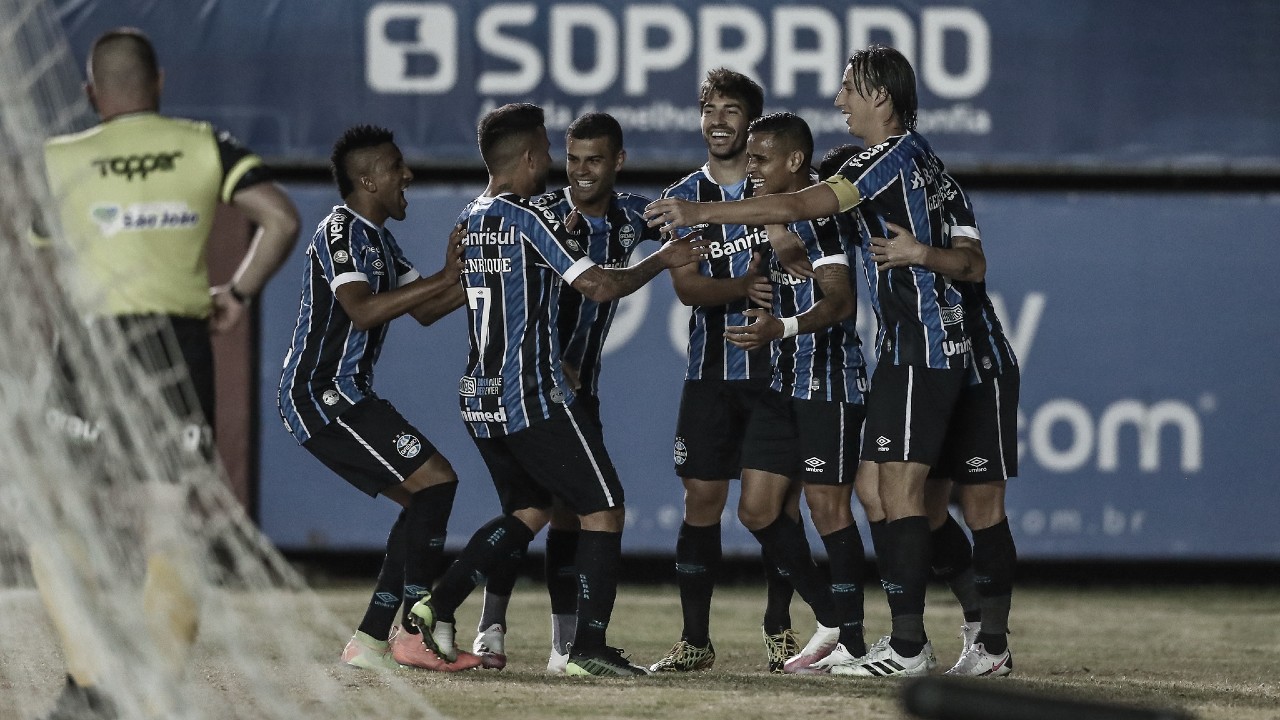 Com futebol burocrático, Grêmio
domina Caxias na primeira final e encaminha mais um título