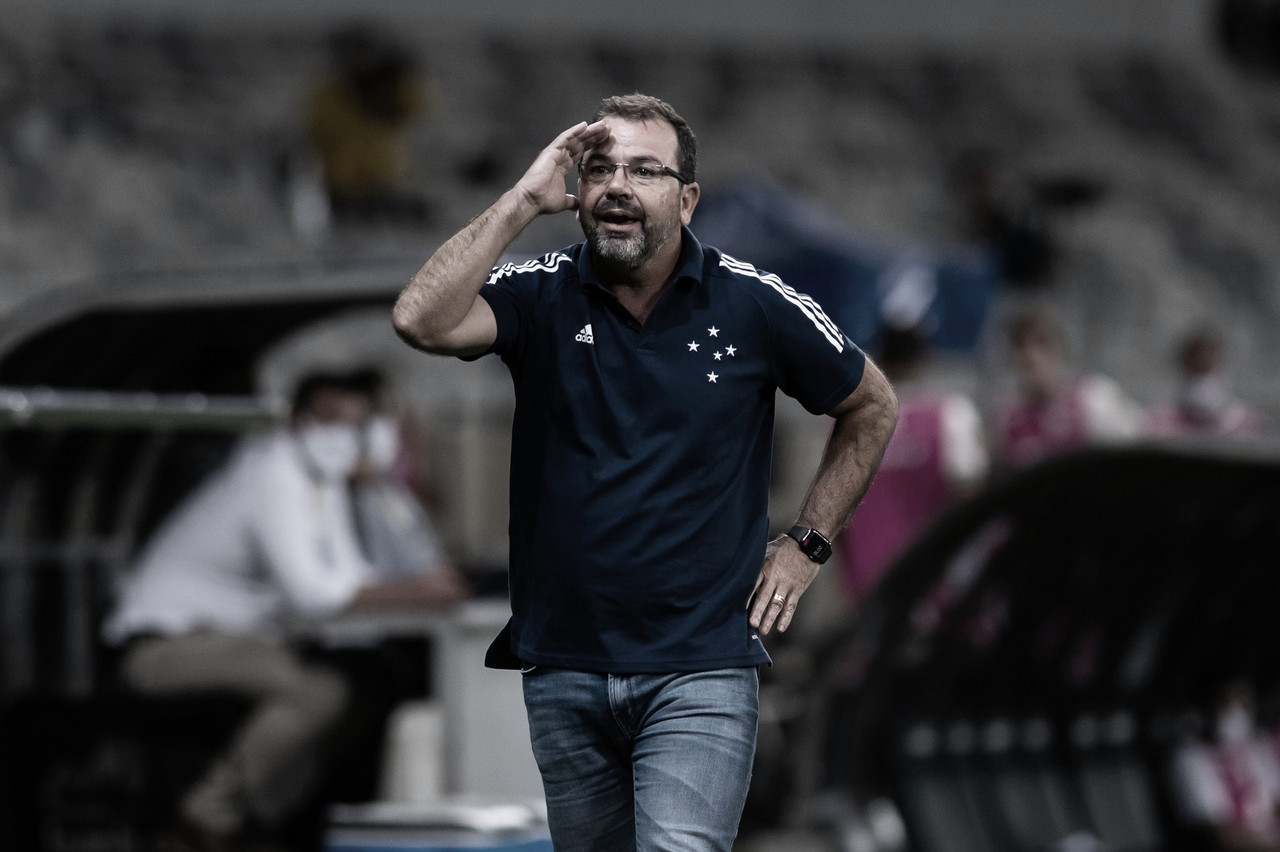 Presente de aniversário: Goiás oficializa contratação de Enderson Moreira como novo treinador