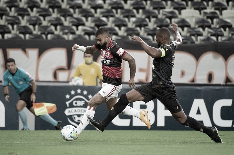 Flamengo e Ceará duelam em busca da recuperação no Brasileirão