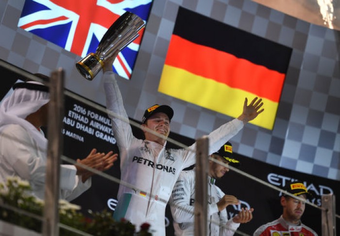 Deuxième à Abu Dhabi, Nico Rosberg est pour la première fois champion du monde
