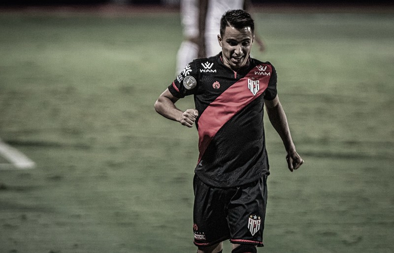 Matheuzinho destaca importância de gol na vitória do Atlético-GO: "Vai nos trazer confiança"