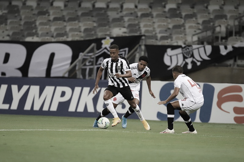 Atlético-MG massacra no primeiro tempo, goleia Vasco e
se isola na liderança Atlético-MG massacra no primeiro tempo, goleia Vasco e
se isola na liderança