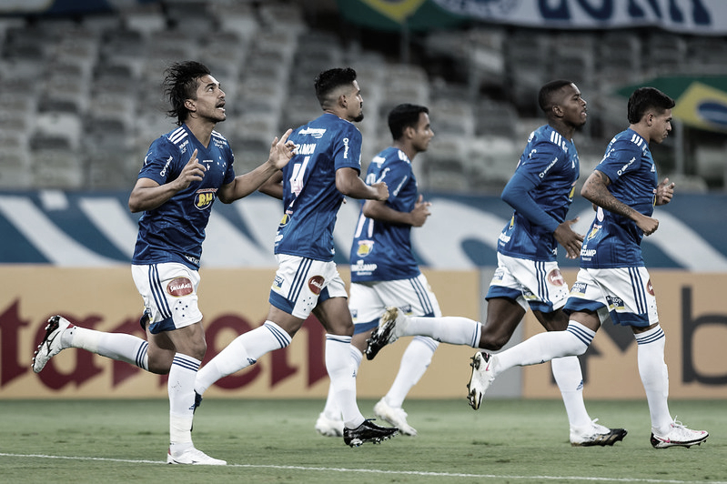 Cruzeiro decide no primeiro tempo, vence Paraná e deixa Z4
da Série B