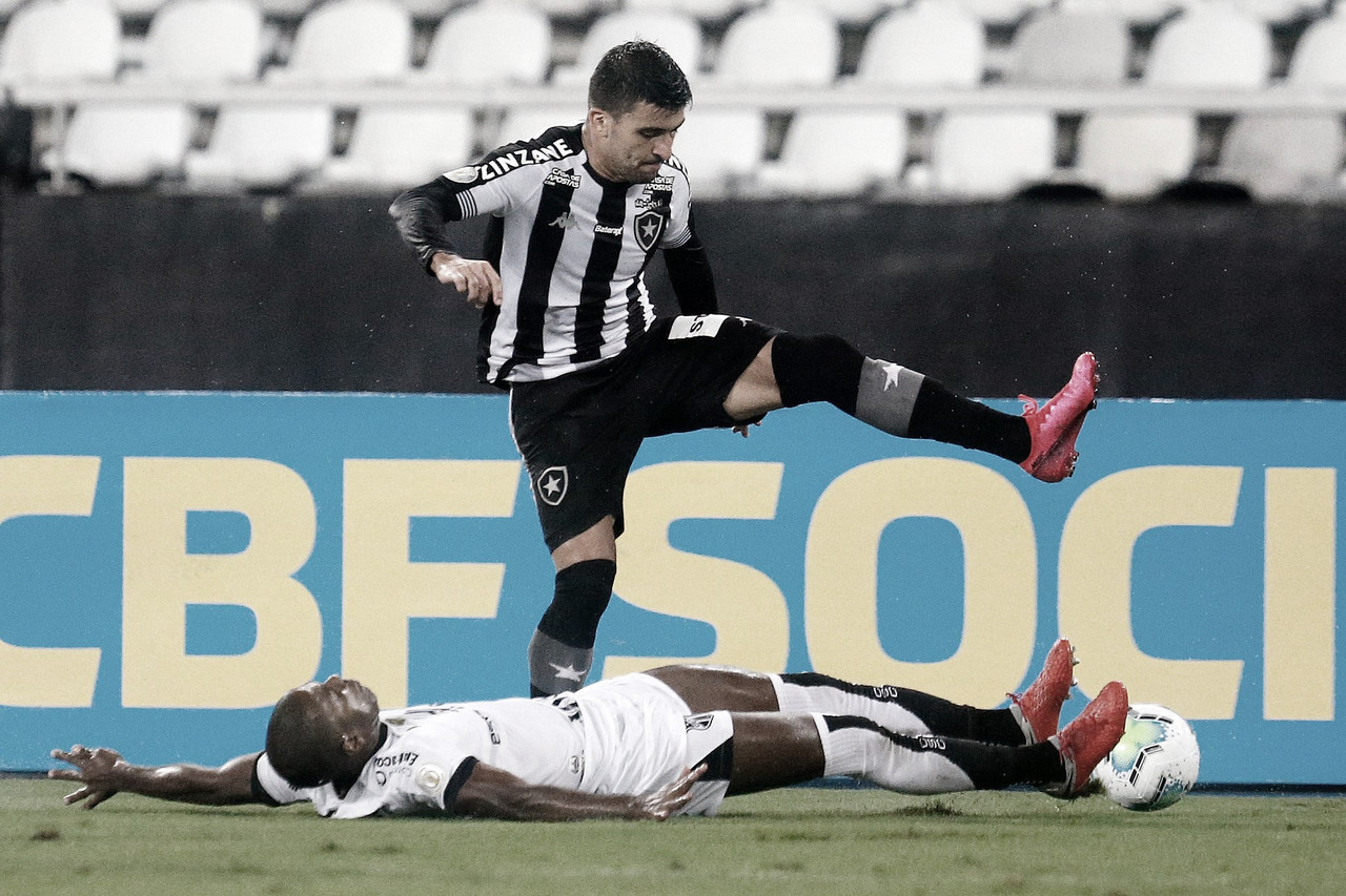 Victor Luís se responsabiliza por empate do Botafogo: "É mais digno da minha parte"
