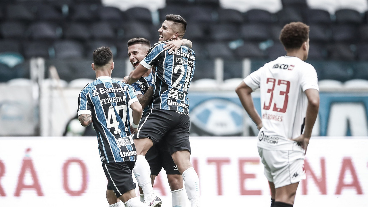 Passeio gaúcho: Grêmio goleia e afunda Vasco Passeio gaúcho: Grêmio goleia e afunda Vasco