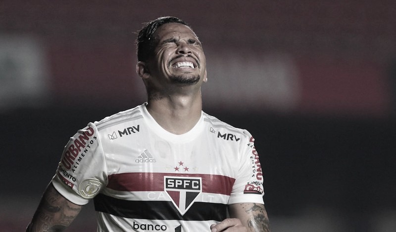 Em casa, São Paulo empata com Palmeiras e vê chances de título do Brasileirão acabarem