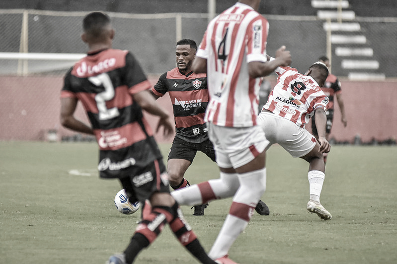 Paulo Victor projeta desempenho vitorioso nos aspirantes do Vitória Paulo Victor projeta desempenho vitorioso nos aspirantes do Vitória