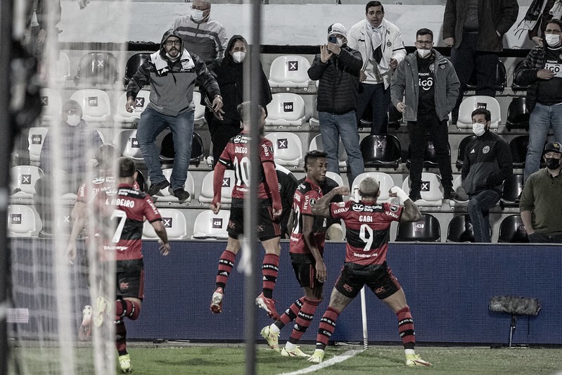 Flamengo goleia Olimpia fora de casa e encaminha classificação à semifinal da Libertadores