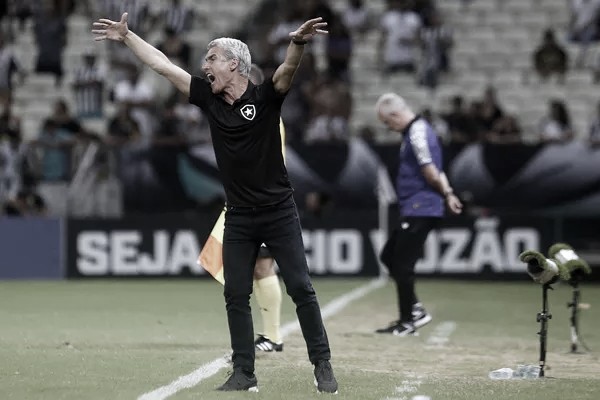 Luís Castro celebra atuação do Botafogo após vitóira em "semifinal" contra Santos