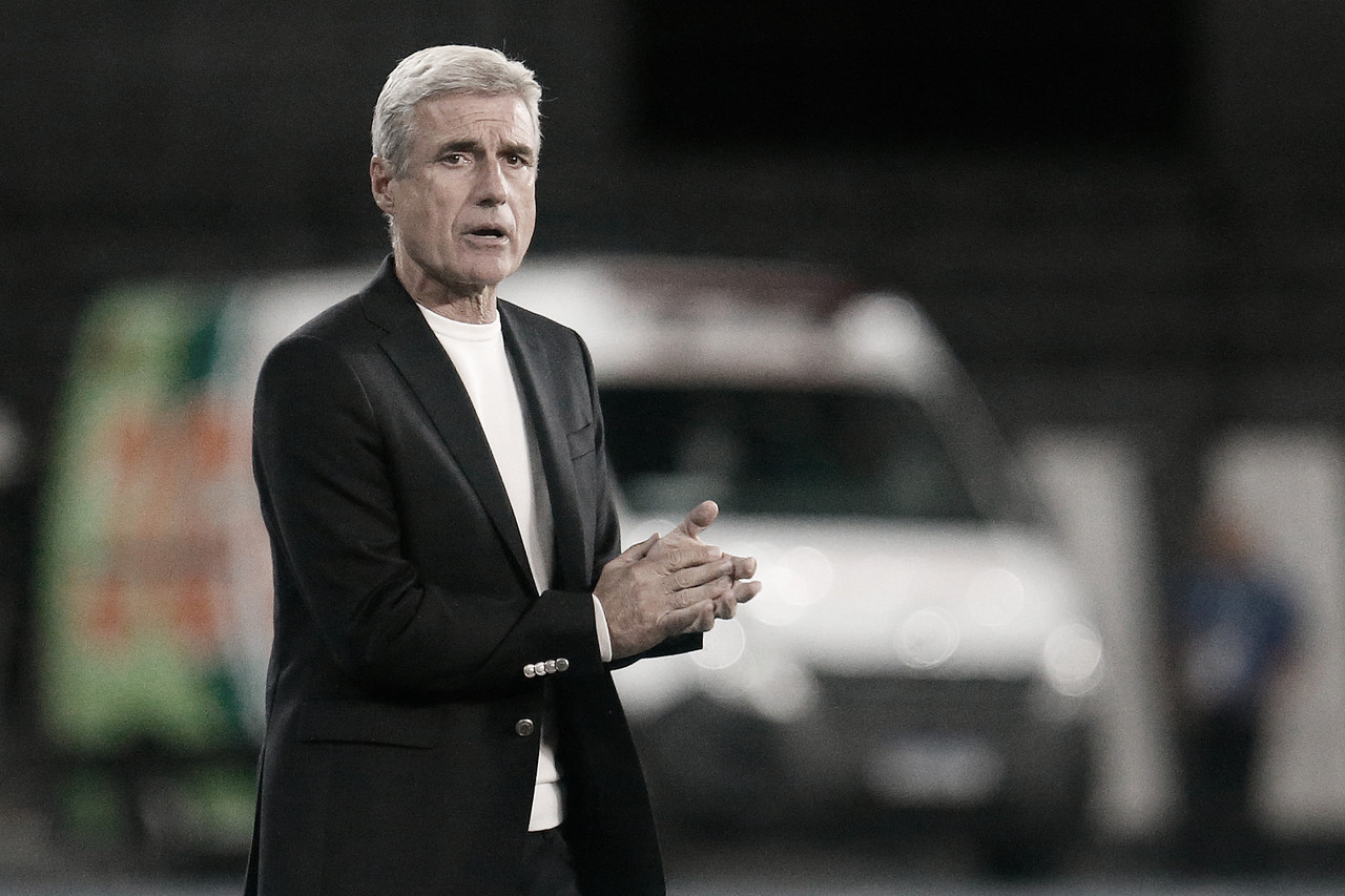 Luís Castro lamenta má atuação do Botafogo em derrota para o Avaí: “Situação horrível”