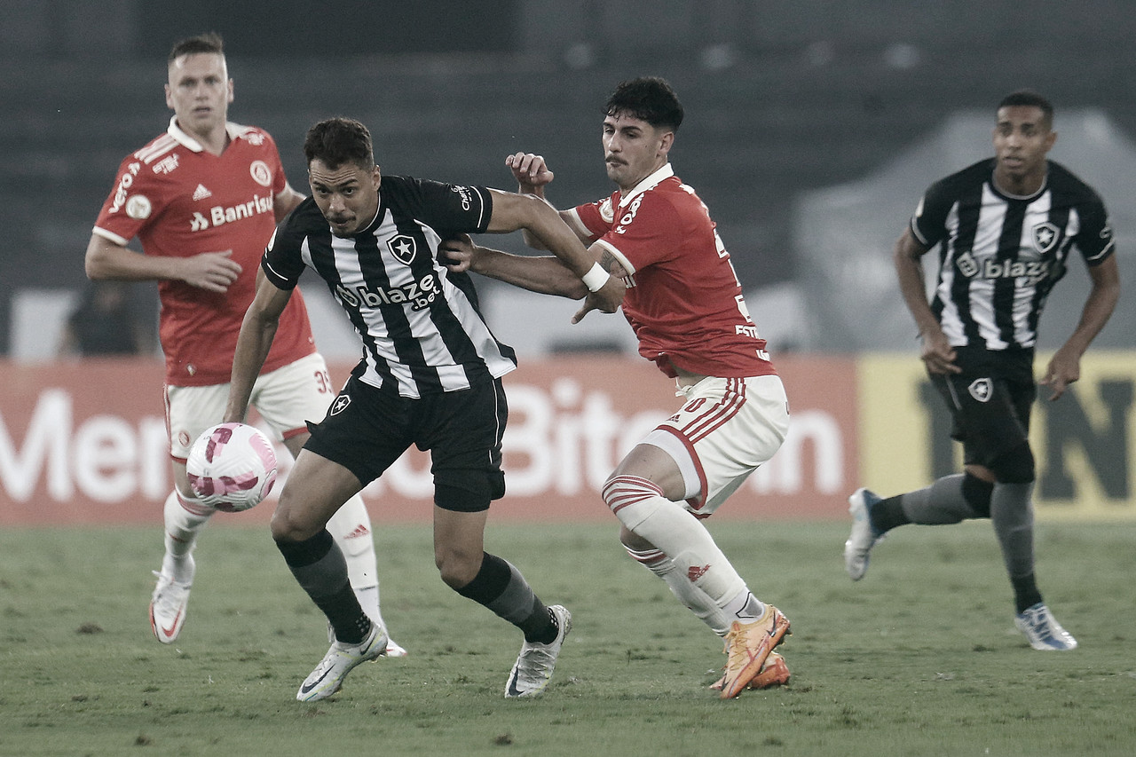 Botafogo leva gol do Santos nos acréscimos, fica no empate e chega