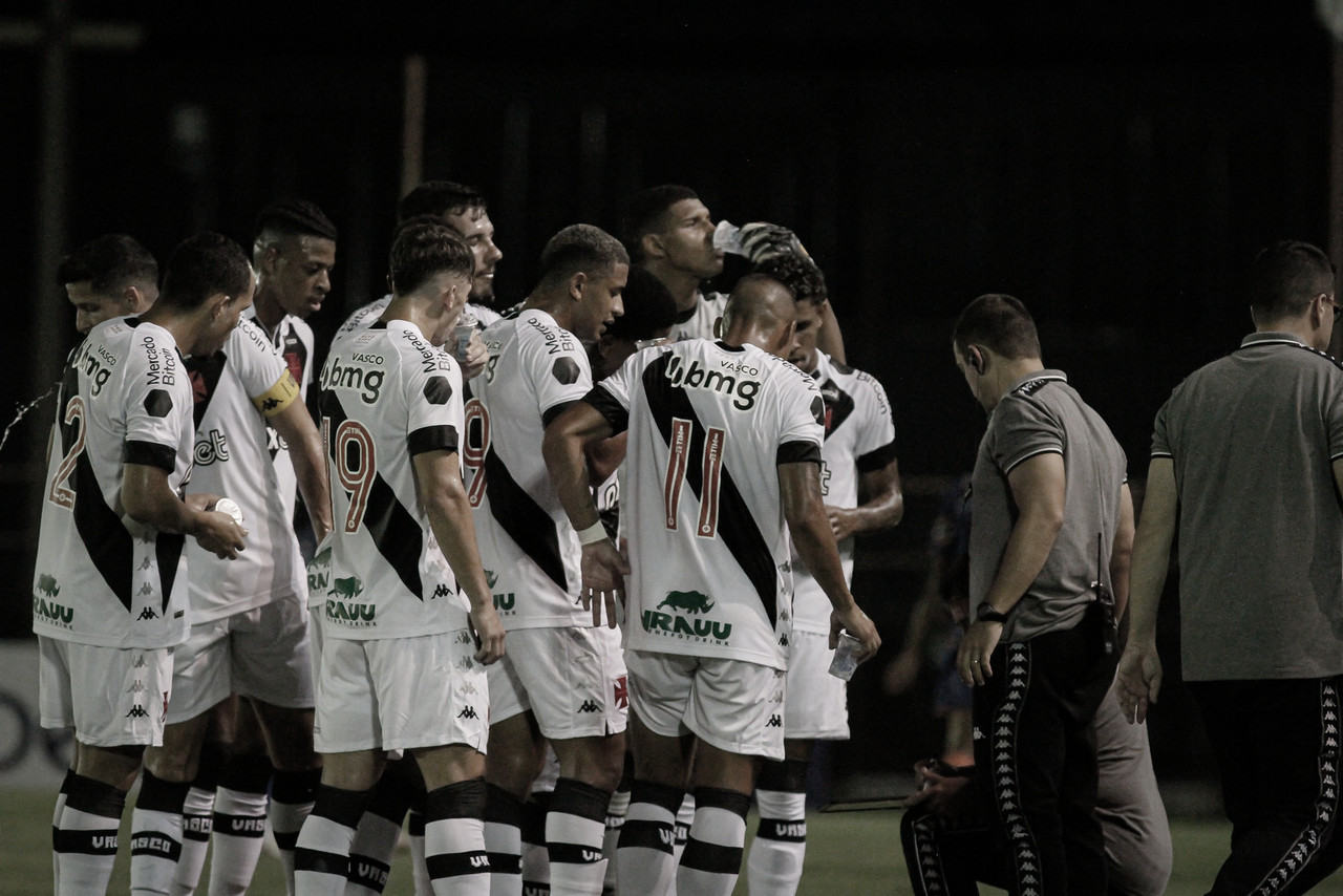 De volta ao time titular após dois meses, Angulo busca recomeço no