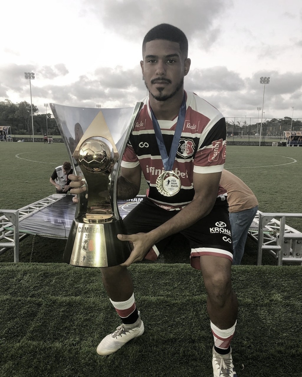 Ítalo Henrique vibra com título do Santa Cruz na Copa Pernambuco: "Primeiro de muitos" Ítalo Henrique vibra com título do Santa Cruz na Copa Pernambuco: "Primeiro de muitos"
