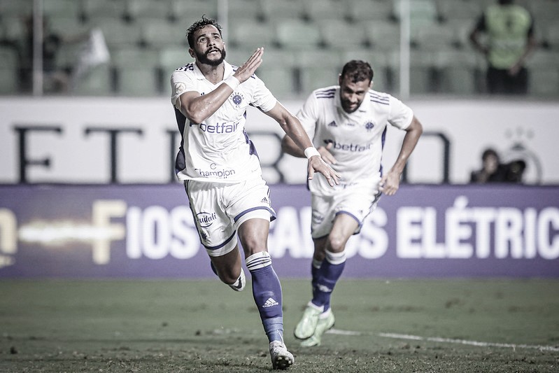 Cruzeiro enfrenta Cuiabá mirando a vice-liderança do Brasileirão