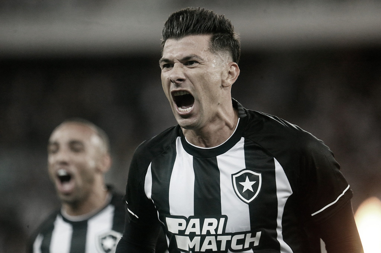 Com gol de Cuesta, Botafogo vence Fluminense e se isola na liderança do Brasileirão