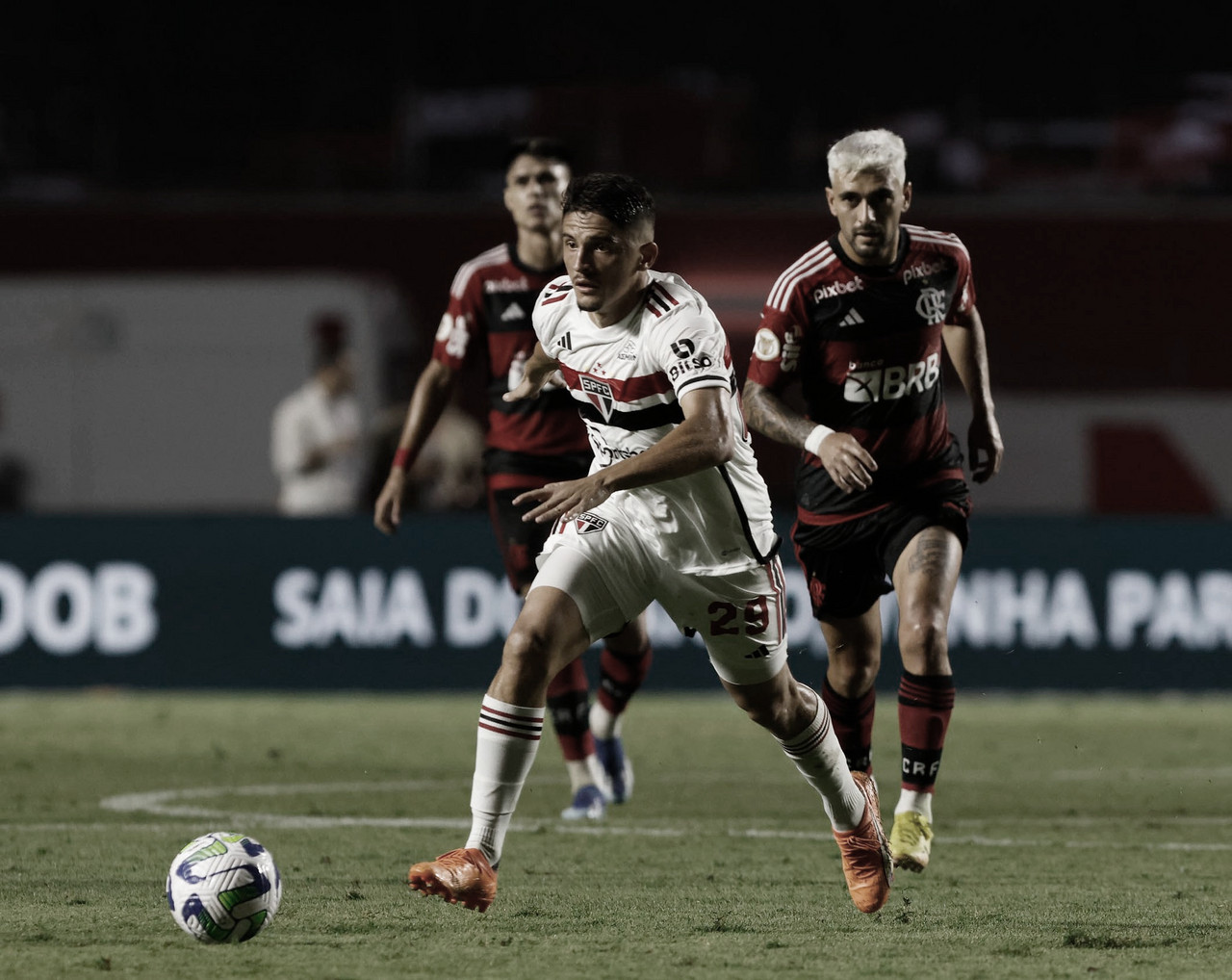 Gols e Melhores Momentos de Flamengo x São Paulo no Campeonato Brasileiro (2-1)