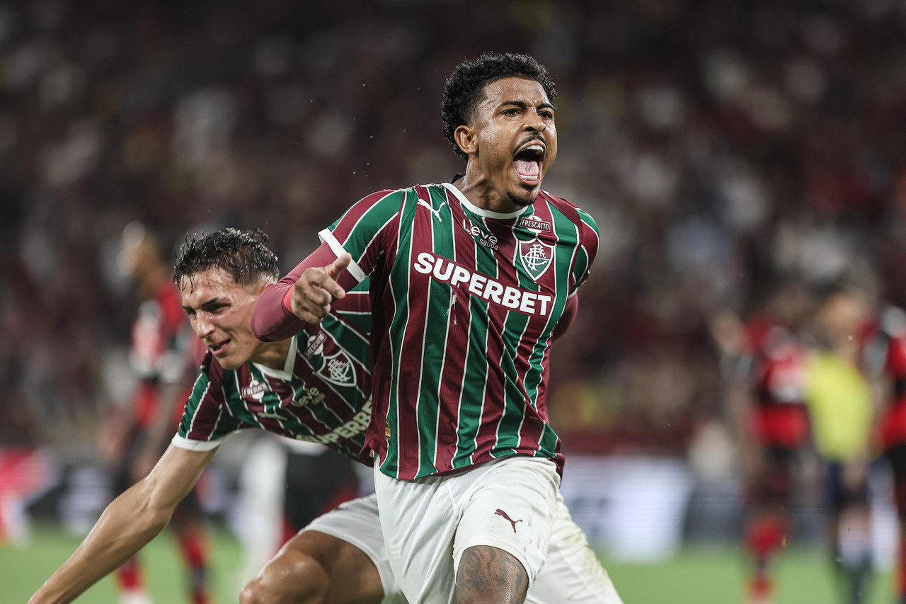 Fluminense vence clássico chuvoso e deixa Flamengo em situação quase irreversível no Carioca Fluminense vence clássico chuvoso e deixa Flamengo em situação quase irreversível no Carioca