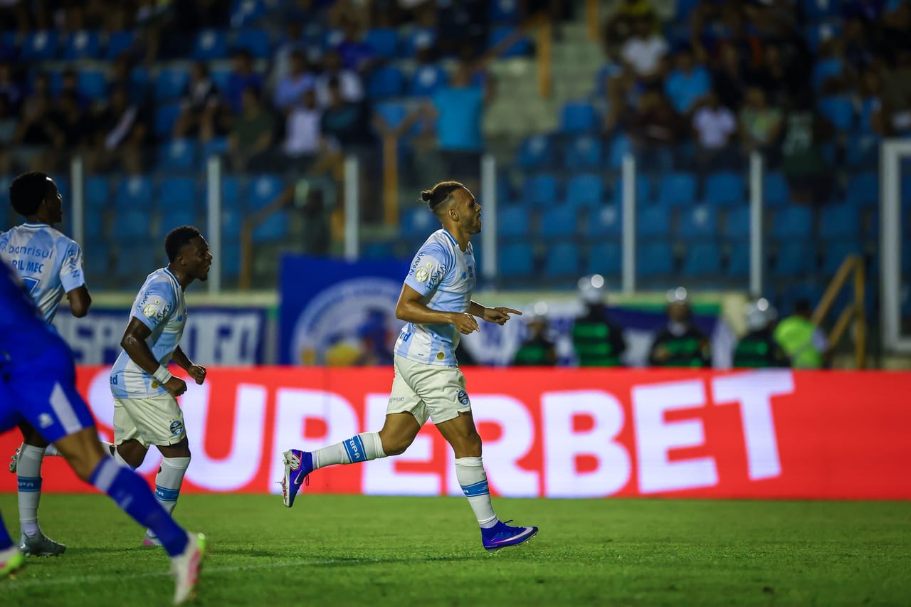 Grêmio goleia Confiança em Aracaju e avança na Copa do Brasil