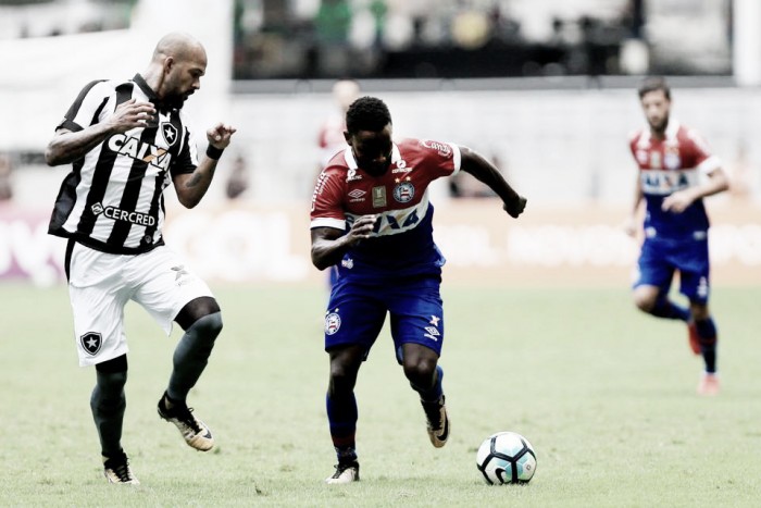 Jogadores do Botafogo desembarcam confiantes para reta final da Libertadores e Brasileiro