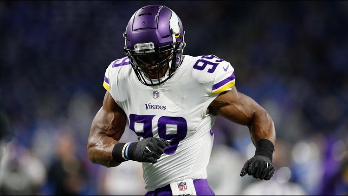 Minnesota Vikings agree to extension with star defenseman Danielle Hunter