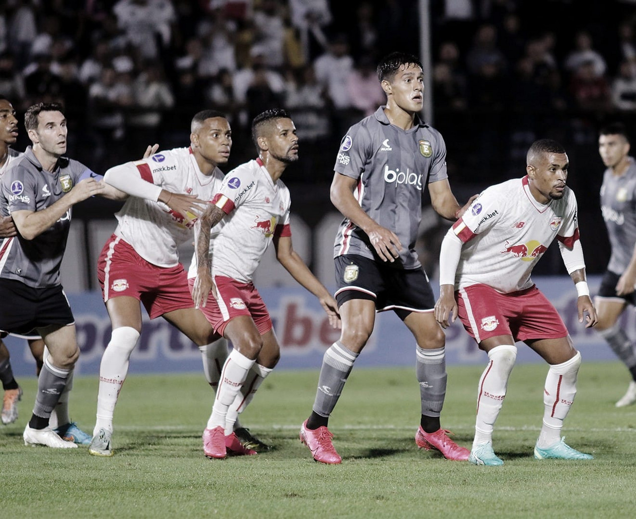 Em jogo pegado, Bragantino e Estudiantes empatam sem gols no Nabizão